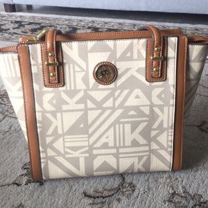 Brand new never used Anne Klein handbag